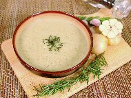 Рецепта Чеснова картофена крем супа с праз и крутони